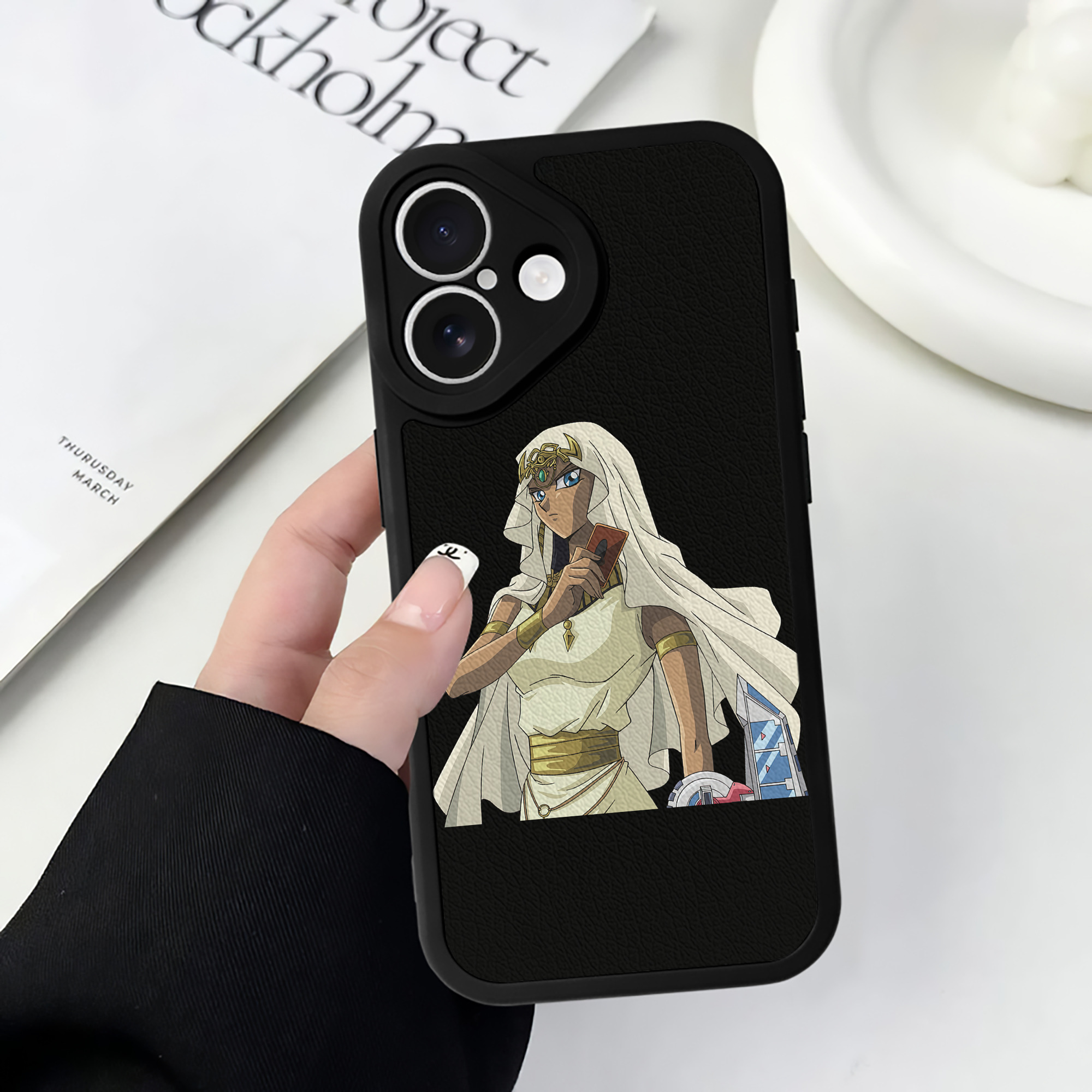 （画像用） 遊☆戯☆王 Yu-Gi-Oh! 【iPhone 16シリーズ対応】シリコンスマホケース（レザー調） 材質：シリコン